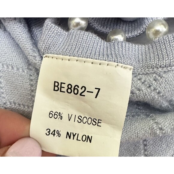 Leo & Ugo Women's Light Blue Textured Short Sleeve Pearl Neckline Sweater Sz M - Picture 16 of 16